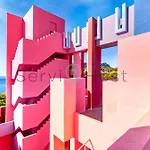 Breathtaking Loft La Muralla Roja, Wifi, 2br Apartamento